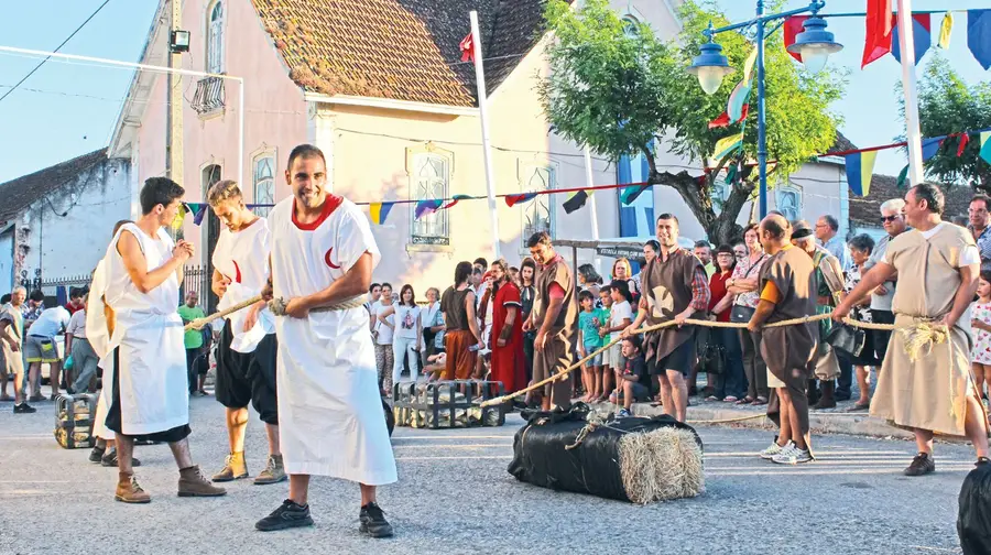 Arrastar 180 quilos de pedras num jogo sem igual no país Arrastar 180 quilos de pedras num jogo sem igual no país