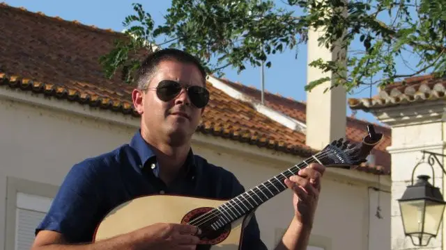 Fado na Praça da fadista Dora Maria percorre localidades do distrito de Santarém