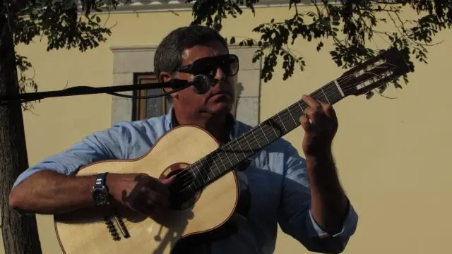 Fado na Praça da fadista Dora Maria percorre localidades do distrito de Santarém