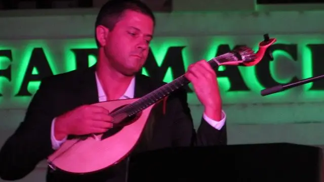 Fado na Praça da fadista Dora Maria percorre localidades do distrito de Santarém