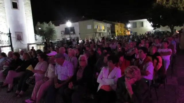 Fado na Praça da fadista Dora Maria percorre localidades do distrito de Santarém