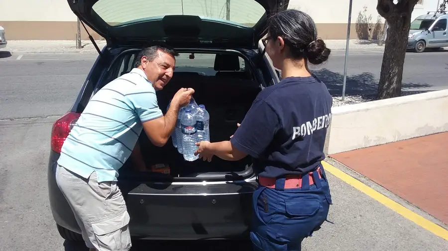 Bombeiros de Benavente a abarrotar de garrafas de água
