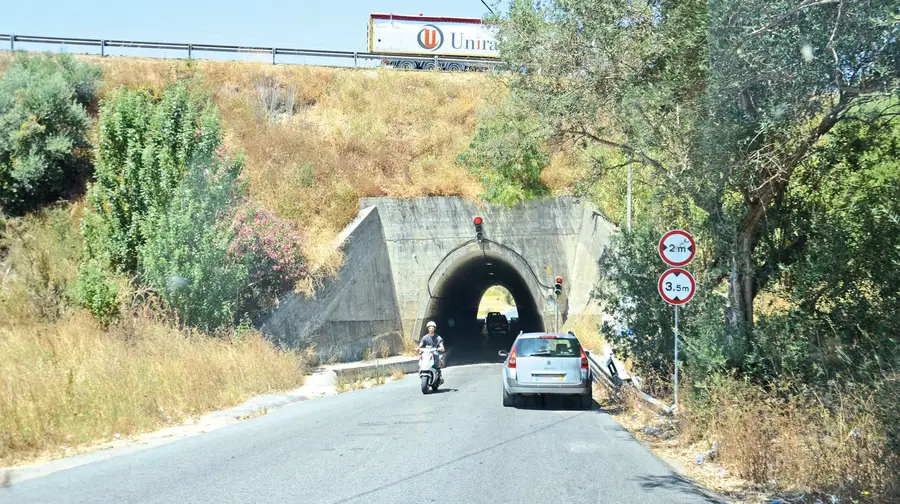 Túnel perigoso entre Póvoa e Vialonga com novos passeios até final do ano Túnel perigoso entre Póvoa e Vialonga com novos passeios até final do ano