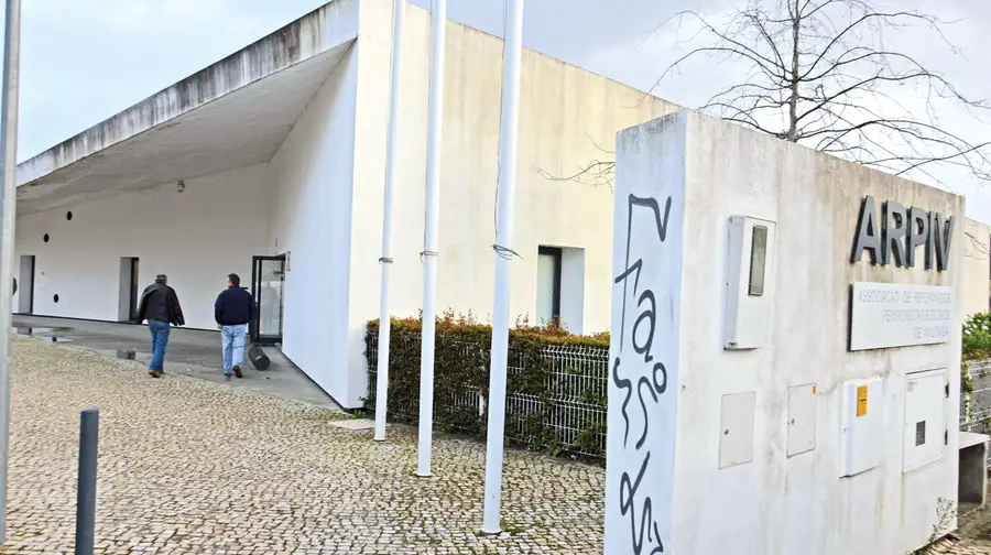 Associação de reformados de Vialonga continua em terreno que não lhe pertence Associação de reformados de Vialonga continua em terreno que não lhe pertence