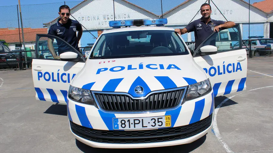 Agentes da PSP de Santarém arriscam vida para salvar homem de fogo
