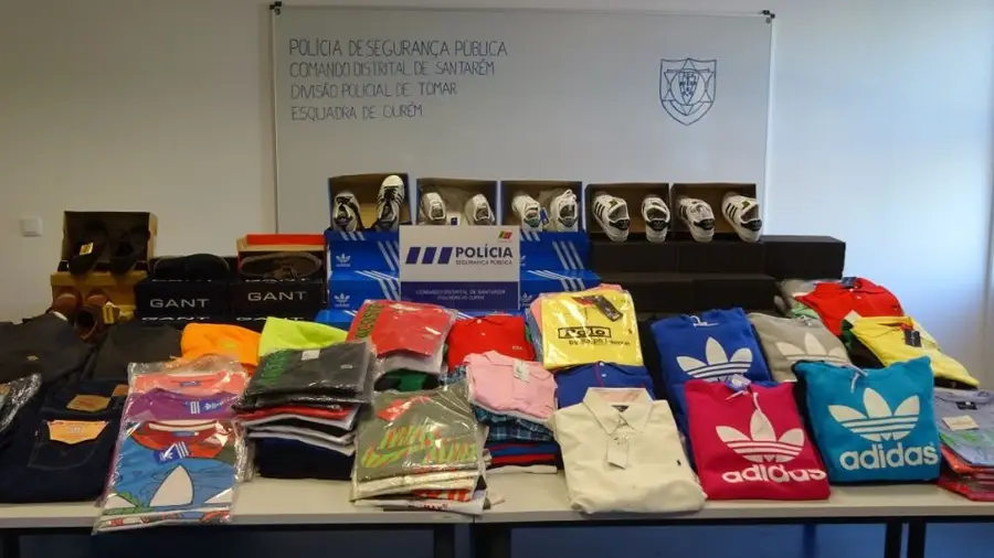 Apreendida roupa contrafeita em Ourém
