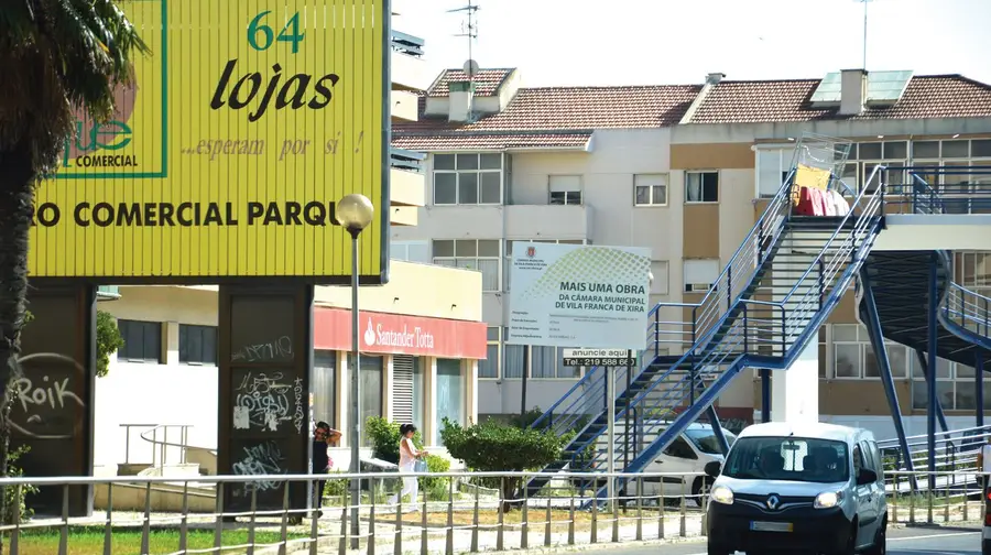 Elevador avariado há seis anos no centro de Alverca foi removido