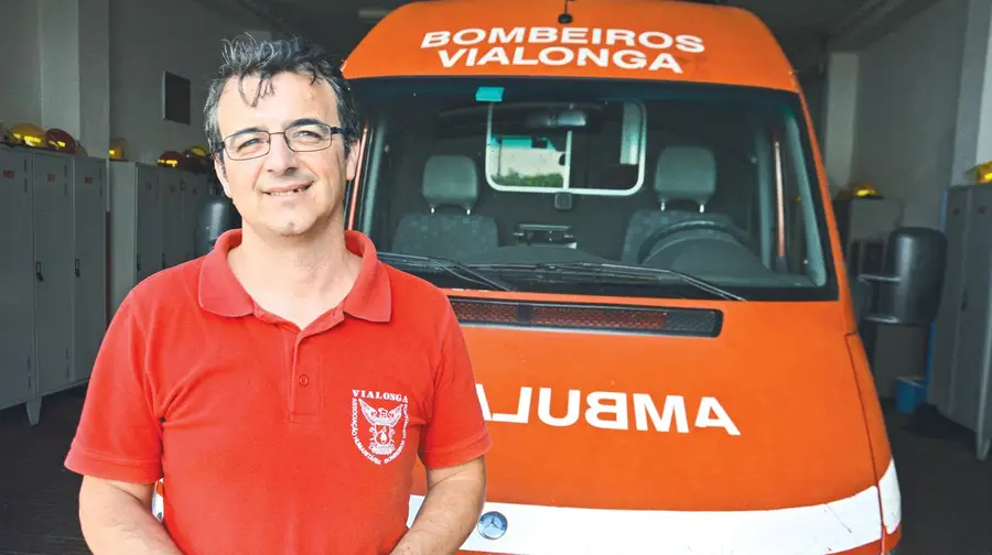 Um bombeiro que também dá apoio em telenovelas Um bombeiro que também dá apoio em telenovelas