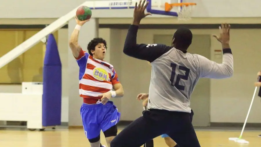 O MIRANTE | Jogador de andebol de Santarém cai inanimado ...