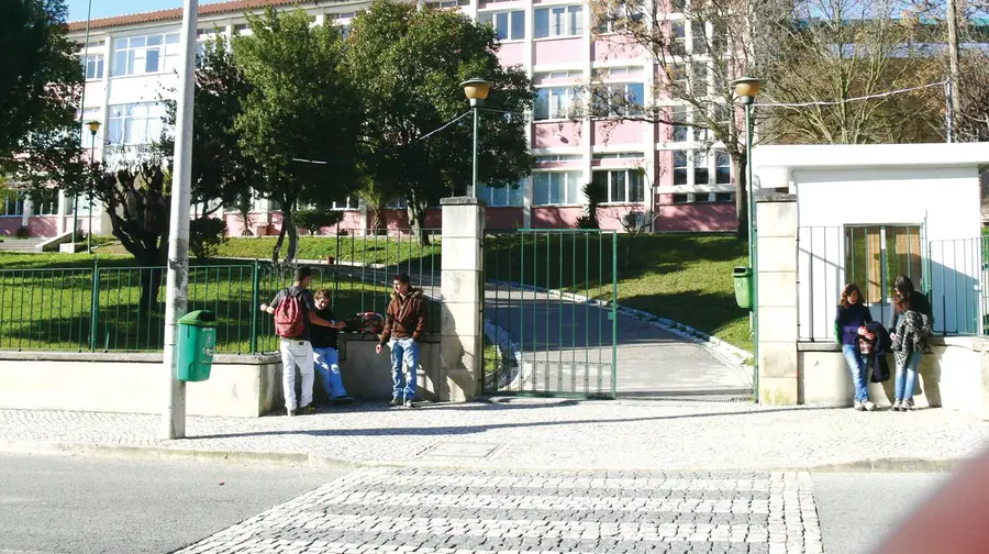 Câmara de Torres Novas apoia obras na Escola Maria Lamas