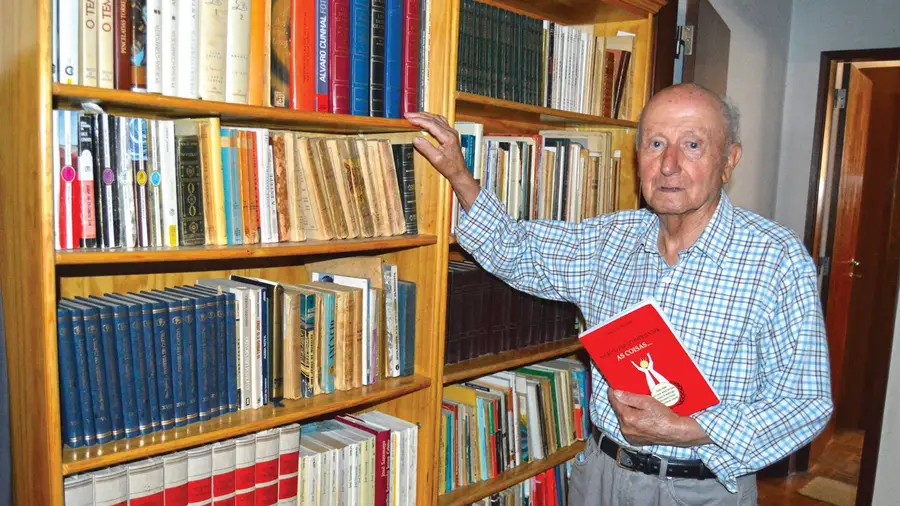 Um carpinteiro com paixão pelas letras Um carpinteiro com paixão pelas letras
