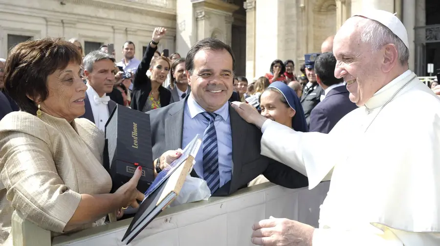 Vinisol, Benecar e Casa Ermelinda Freitas receberam a Bênção do Papa Francisco Vinisol, Benecar e Casa Ermelinda Freitas receberam a Bênção do Papa Francisco