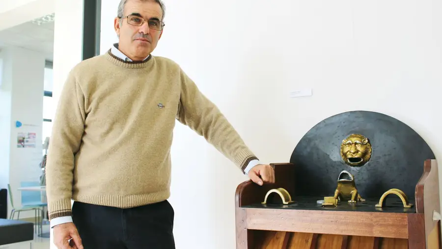 Um artesão para toda a obra Um artesão para toda a obra