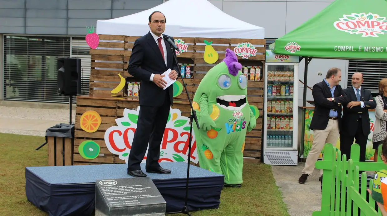 SUMOL+COMPAL: Crianças aprendem a pôr fruta dentro de uma embalagem em Almeirim