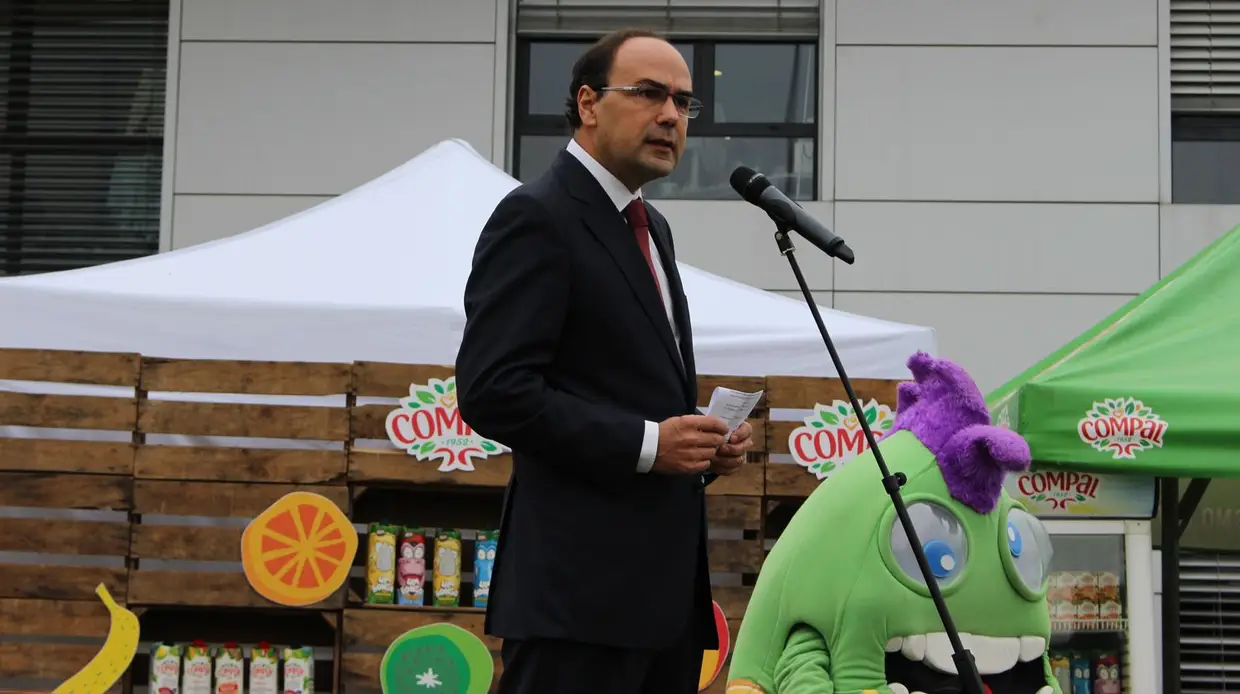 SUMOL+COMPAL: Crianças aprendem a pôr fruta dentro de uma embalagem em Almeirim