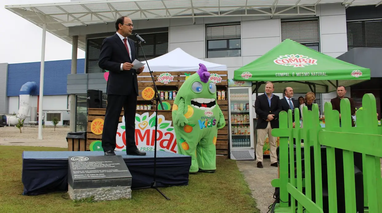 SUMOL+COMPAL: Crianças aprendem a pôr fruta dentro de uma embalagem em Almeirim