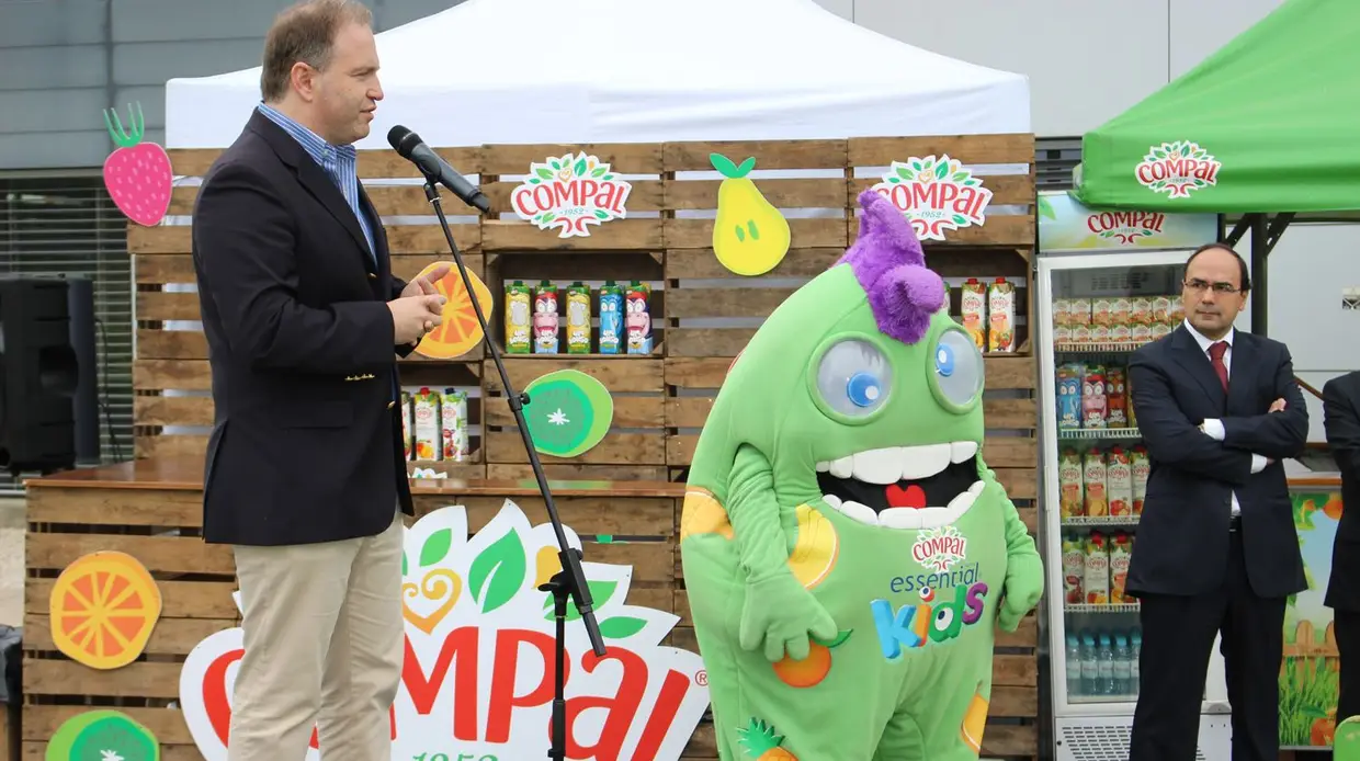 SUMOL+COMPAL: Crianças aprendem a pôr fruta dentro de uma embalagem em Almeirim