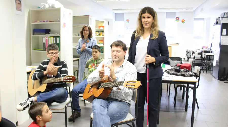 Secretária de Estado da Inclusão visita escolas integradas em Vila Franca