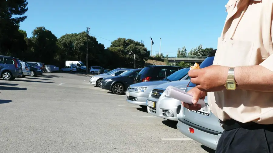 Junta de Vila Franca chama a polícia para acabar com estacionamento abusivo Junta de Vila Franca chama a polícia para acabar com estacionamento abusivo