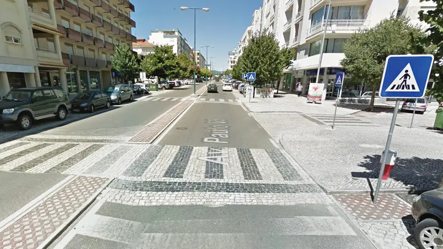 Passadeiras em calçada de Rio Maior estão a ser removidas