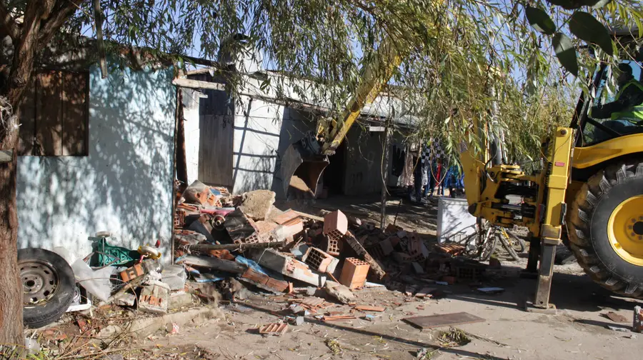 Câmara de Tomar prossegue com demolição de barracas no Bairro do Flecheiro