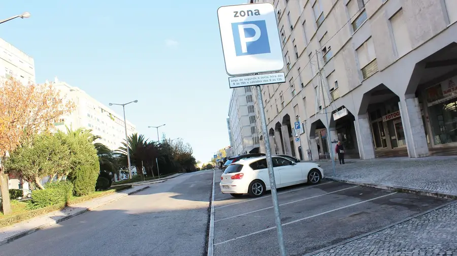 Estacionamento tarifado no centro de Tomar gera controvérsia