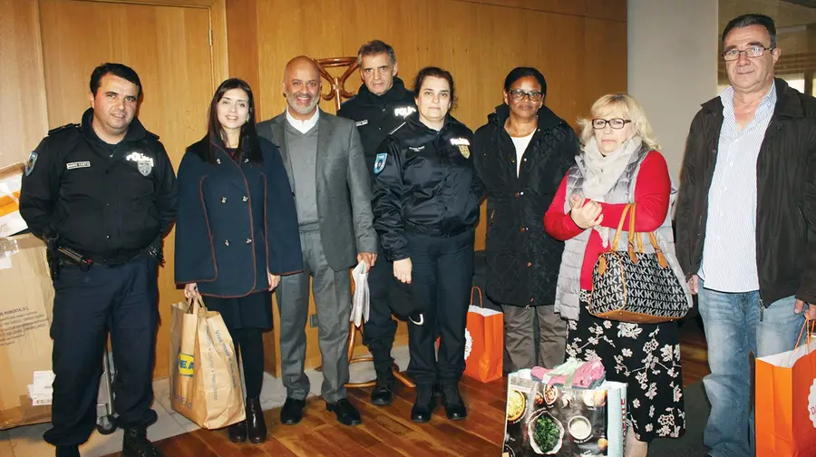 Funcionários da Dan Cake dão roupa a instituições da Póvoa de Santa Iria