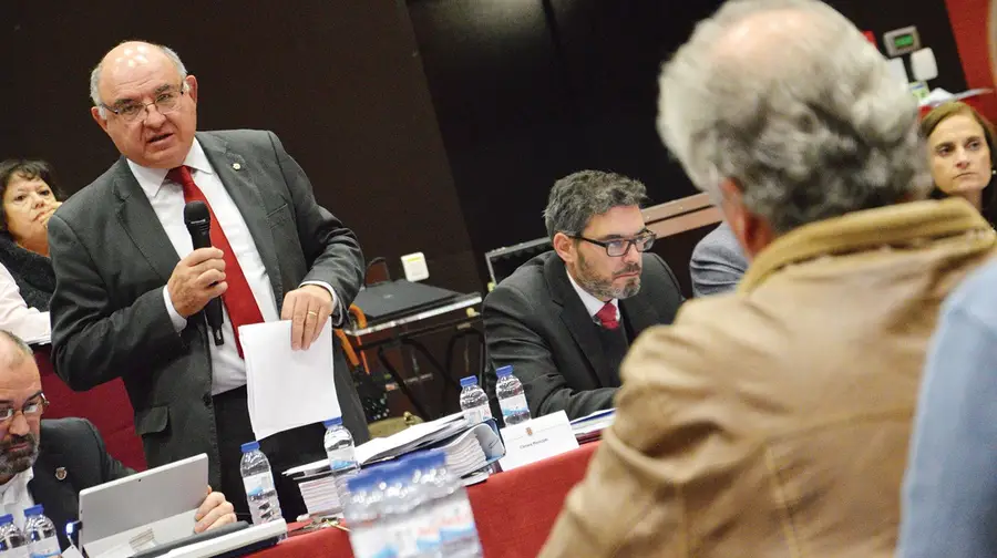 Vila Franca de Xira quer voos executivos a aterrar nas pistas de Alverca Vila Franca de Xira quer voos executivos a aterrar nas pistas de Alverca