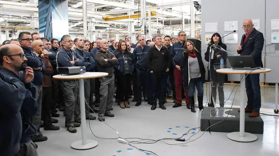 Trabalhadores da Mitsubishi no Tramagal com aumentos salariais em 2017 Trabalhadores da Mitsubishi no Tramagal com aumentos salariais em 2017