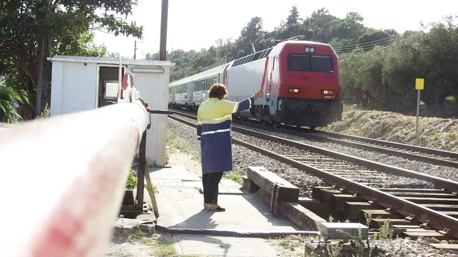 Variante para acabar com passagem de nível das Assacaias só em 2018 Variante para acabar com passagem de nível das Assacaias só em 2018