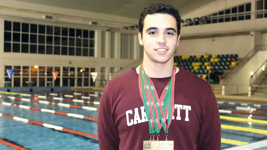 Jovem campeão de Tomar não vê futuro na natação Jovem campeão de Tomar não vê futuro na natação