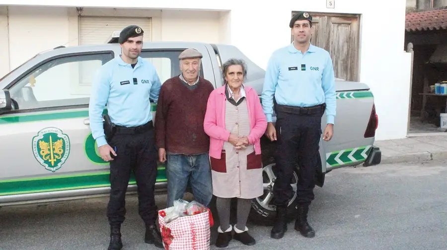 Guardas solidários dão cabazes em Almeirim