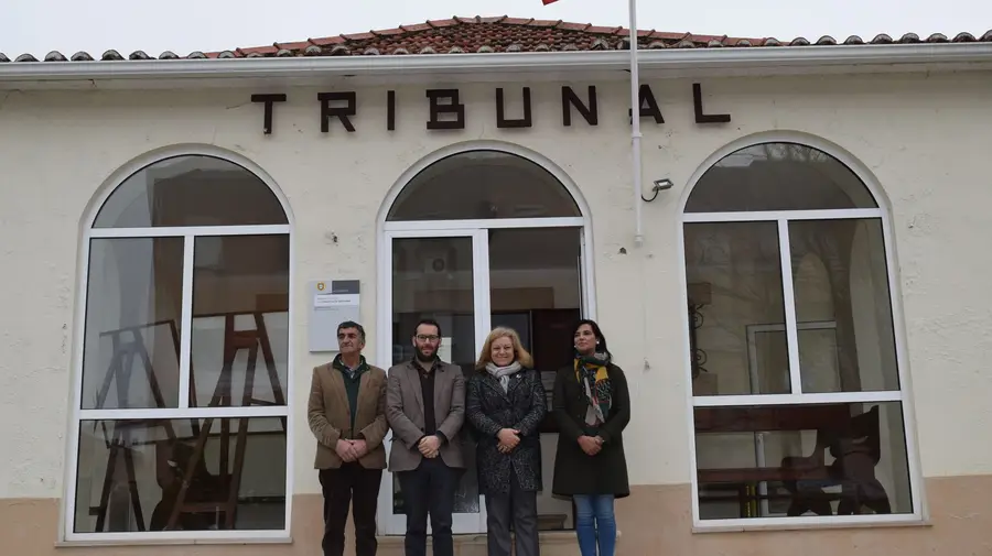 Autarcas congratulam-se com reposição de serviços em tribunais da região