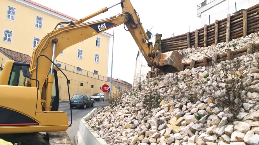 Obras em muro de Torres Novas condicionam trânsito por dois meses