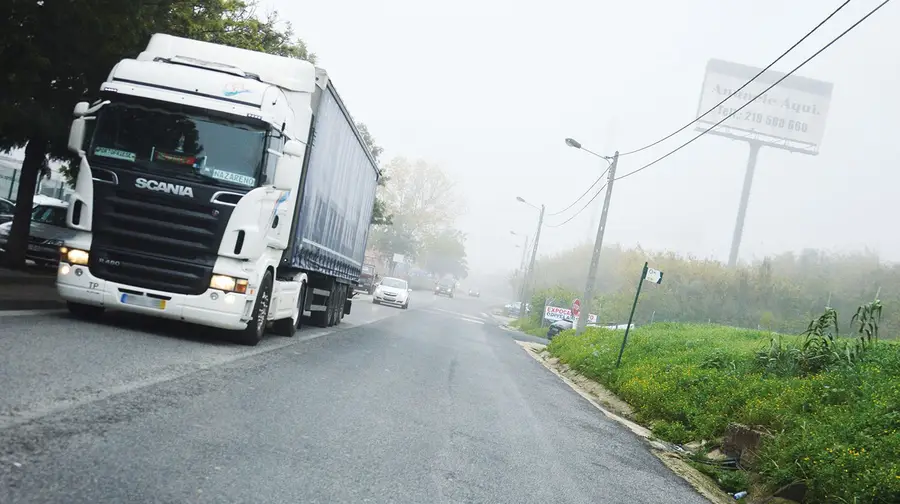 Estrada da Alfarrobeira em Vialonga continua a ser palco de acidentes frequentes