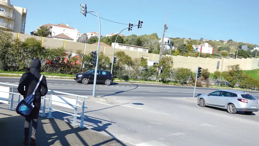 Semáforos não reduziram perigo da ponte de Alhandra Semáforos não reduziram perigo da ponte de Alhandra