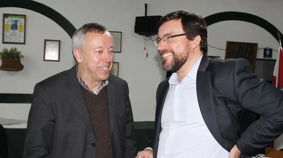 Separados na política, juntos no sofrimento Separados na política, juntos no sofrimento