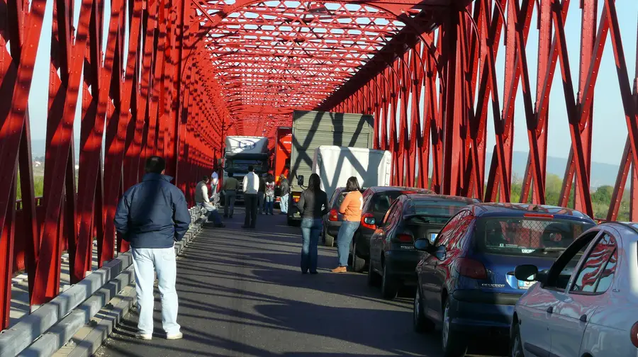 Semáforos na Ponte da Chamusca começam a ser testados em Fevereiro