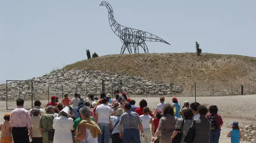 ADSAICA mantém monumento das pegadas de dinossauros e sapadores florestais