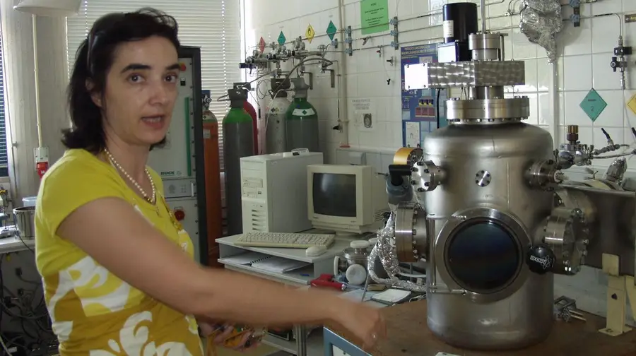 Elvira Fortunato distinguida com prémio da Academia Polaca de Ciências Elvira Fortunato distinguida com prémio da Academia Polaca de Ciências