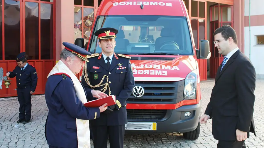 Bombeiros de Azambuja celebram 85 anos com novos equipamentos