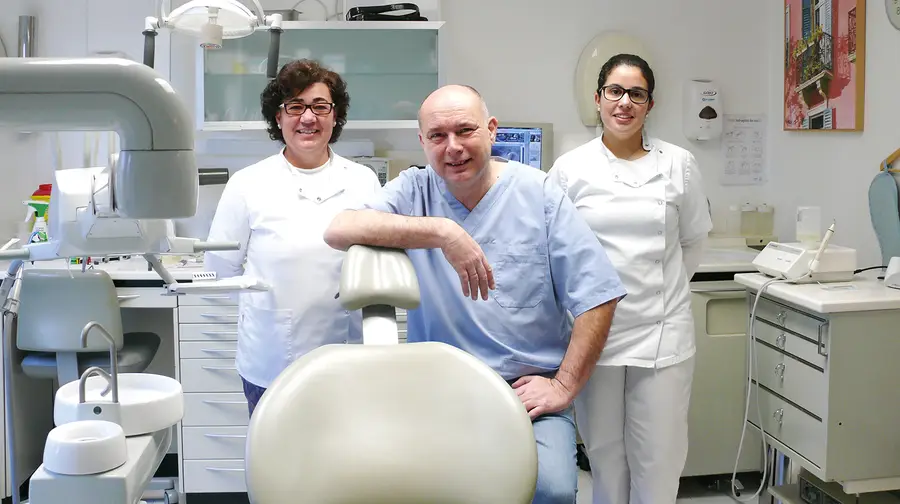 Médico dentista Bart Limburg tem consultório em Santarém há vinte e oito anos
