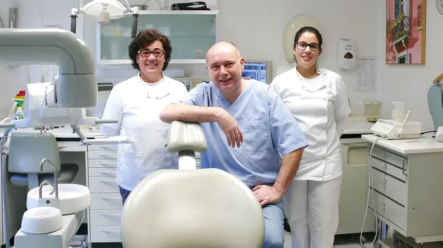 Médico dentista Bart Limburg tem consultório em Santarém há vinte e oito anos Médico dentista Bart Limburg tem consultório em Santarém há vinte e oito anos