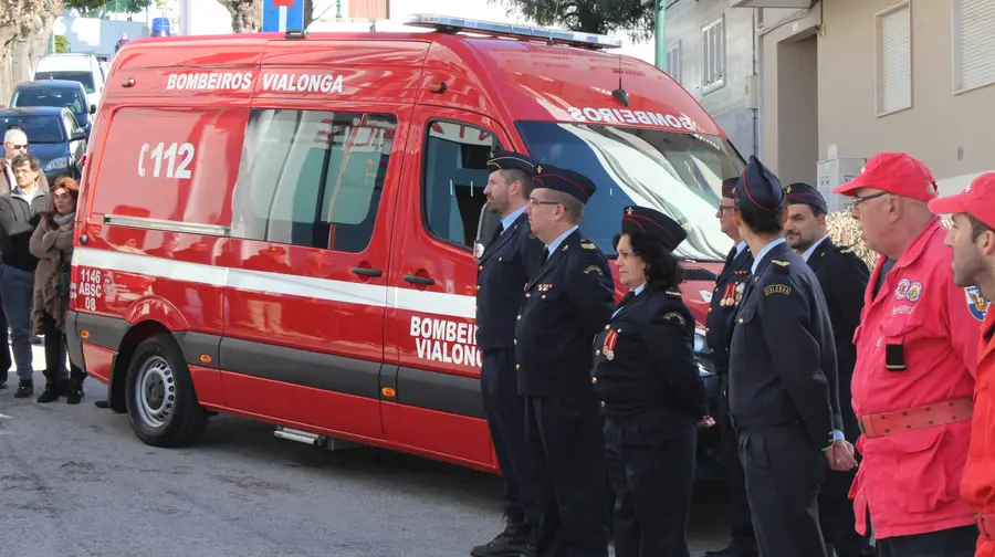 Bombeiros de Vialonga com nova ambulância