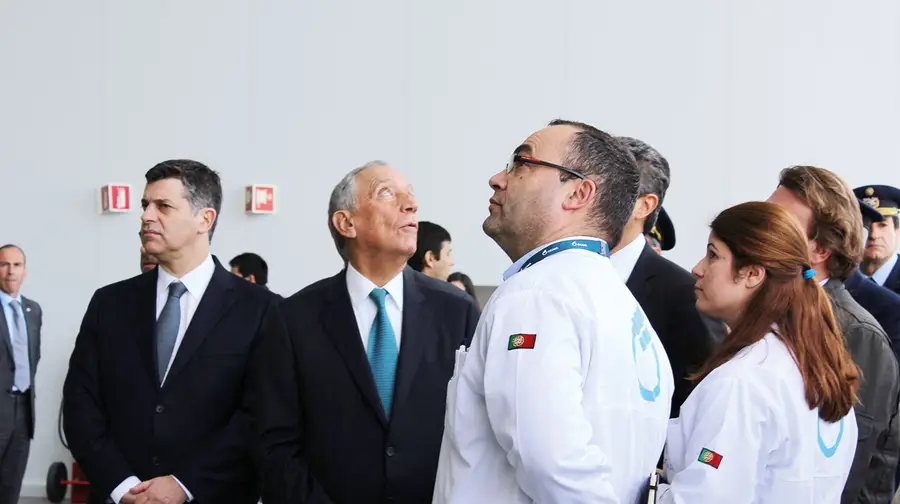 Anda comigo ver os aviões... Anda comigo ver os aviões...