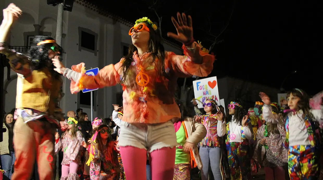 Carnaval nocturno em Santarém com muita sátira