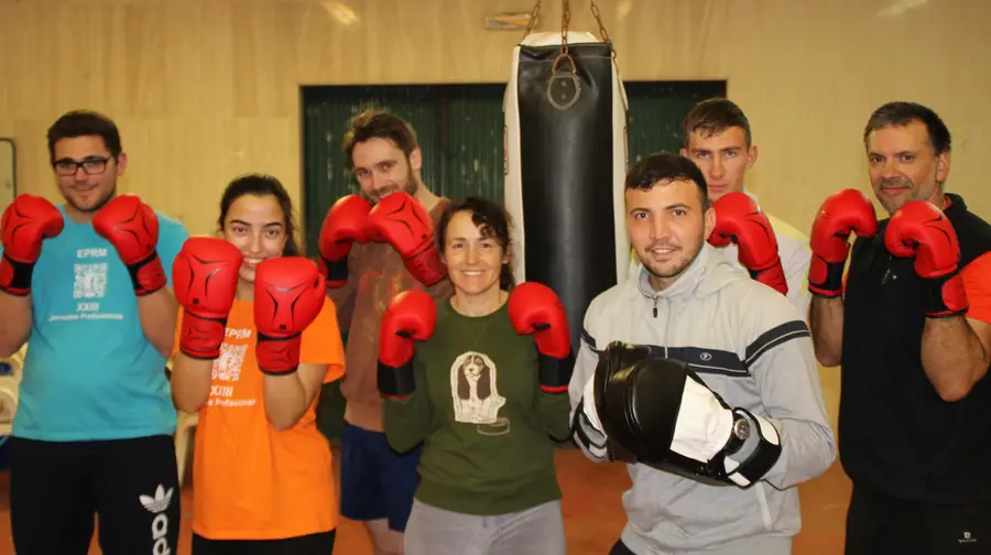 Voluntário da Moldávia ensina boxe na aldeia de Chãos