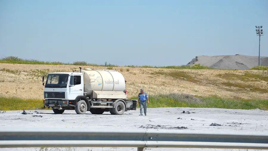 Aterro sanitário de Mato da Cruz de portas abertas por mais três anos Aterro sanitário de Mato da Cruz de portas abertas por mais três anos