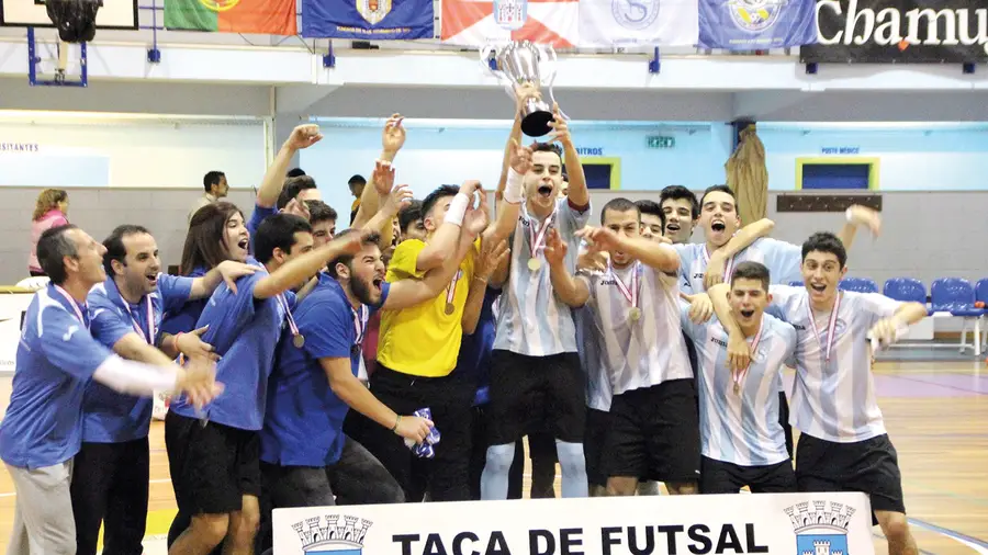 Futsal do Vitória de Santarém vence três Taças do Ribatejo num fim-de-semana