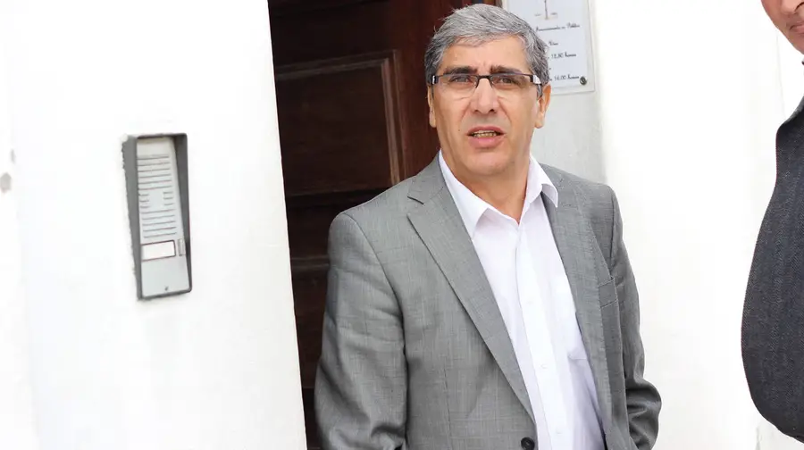 Juízes da Relação confirmam que chamar ladrão a vereador de Alpiarça não é difamação Juízes da Relação confirmam que chamar ladrão a vereador de Alpiarça não é difamação
